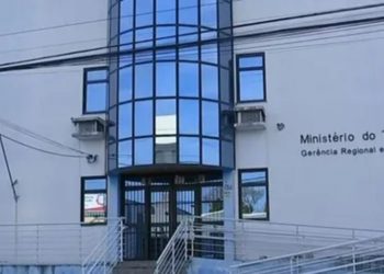 Painel de 2,5 toneladas cai e fere três trabalhadores em Salto de Pirapora